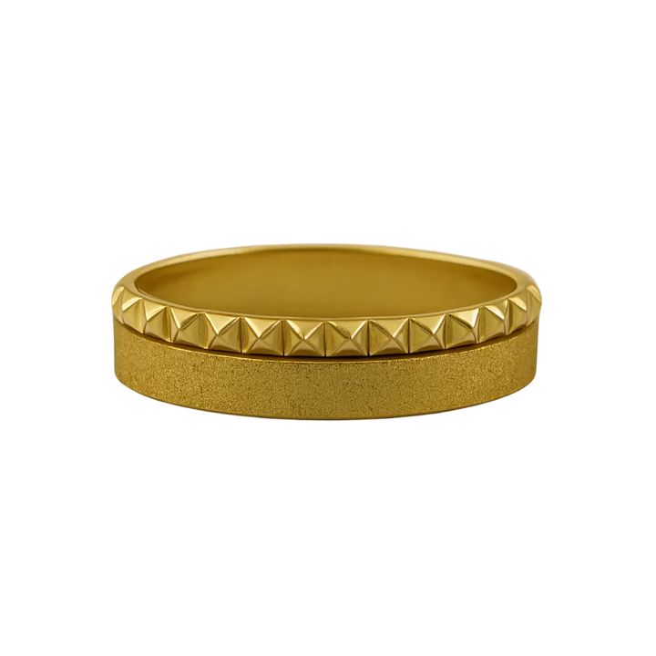 18K Gold Wedding Band with Matte Finish and Pyramid Edge – 6.5mm